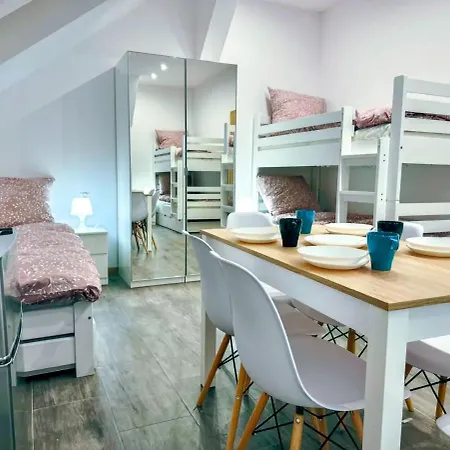 Velo - Campers & Bikes Energylandia Hostel *