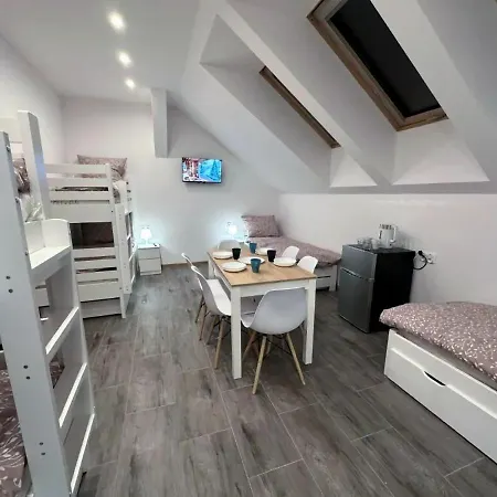 Velo - Campers & Bikes Energylandia Hostel